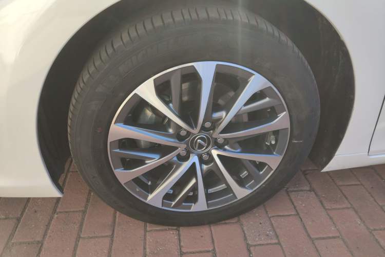 Used Lexus ES 2021 200 Excellence Edition Left Front Wheel Hub