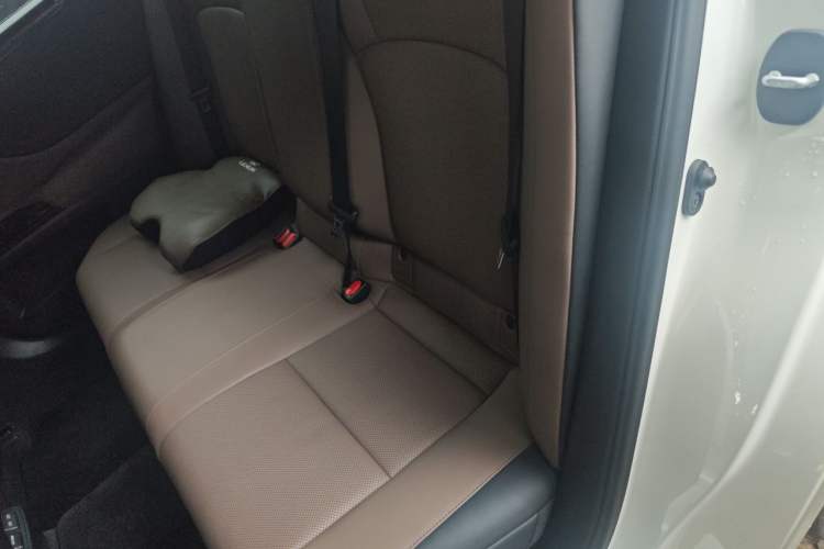 Used Lexus ES 2021 300h Deluxe Edition Left Rear Seat