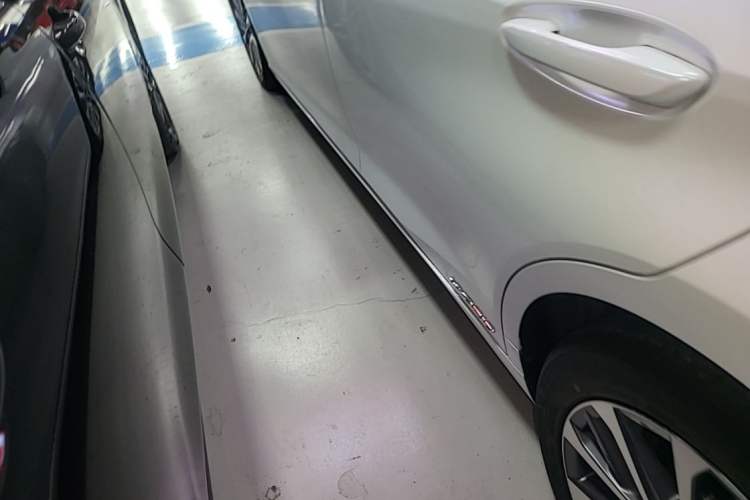 Used Lexus ES 2021 300h Excellence Edition Left Side Sill