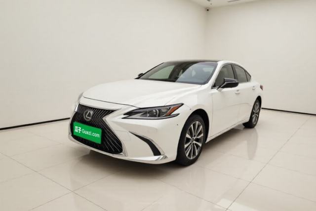 Ojetý Lexus ES 2021 200 Excellence Edition