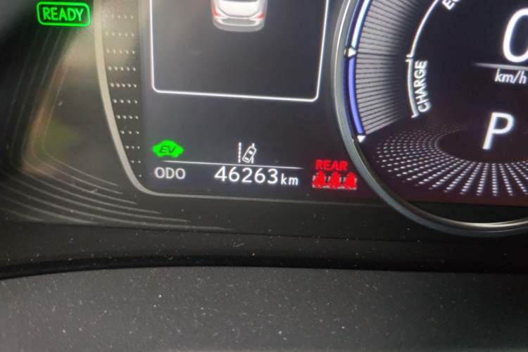 Used Lexus ES 2021 300h Deluxe Edition Odometer Close Up