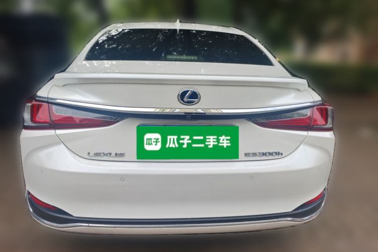 Used Lexus ES 2021 300h Deluxe Edition Rear