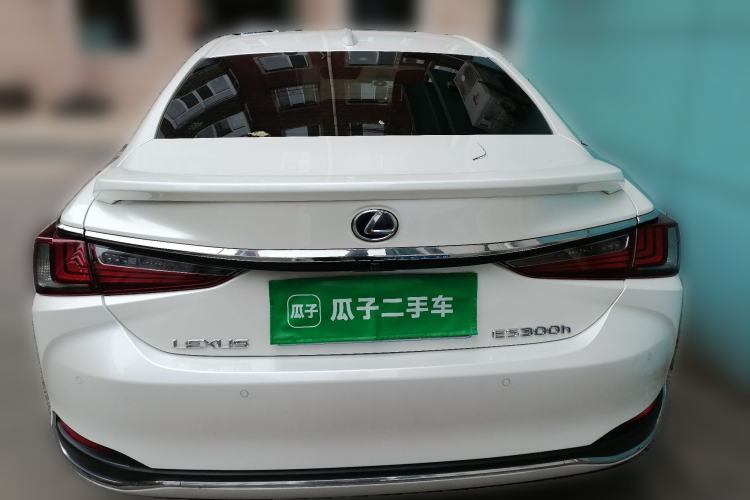 Used Lexus ES 2021 300h Excellence Edition Rear