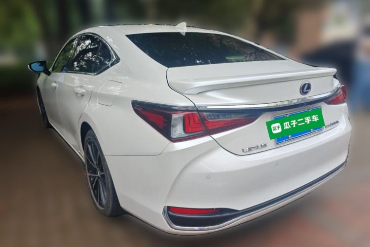 Used Lexus ES 2021 300h Deluxe Edition Rear Left 45 Deg
