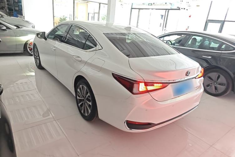 Used Lexus ES 2021 200 Excellence Edition Rear Left 45 Deg