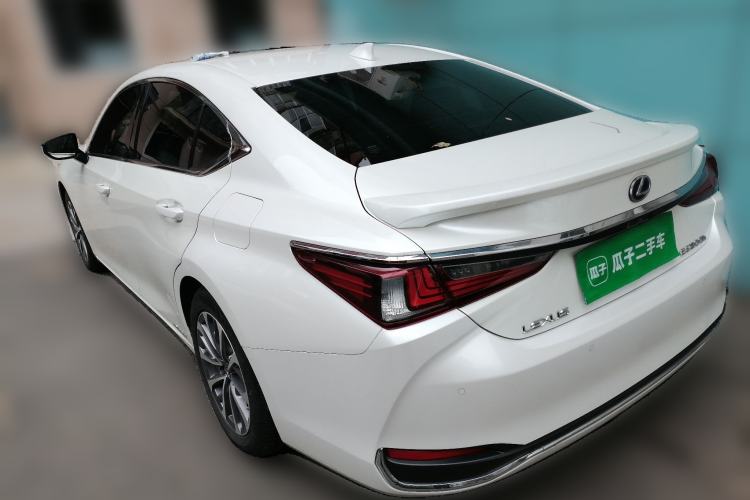 Used Lexus ES 2021 300h Excellence Edition Rear Left 45 Deg