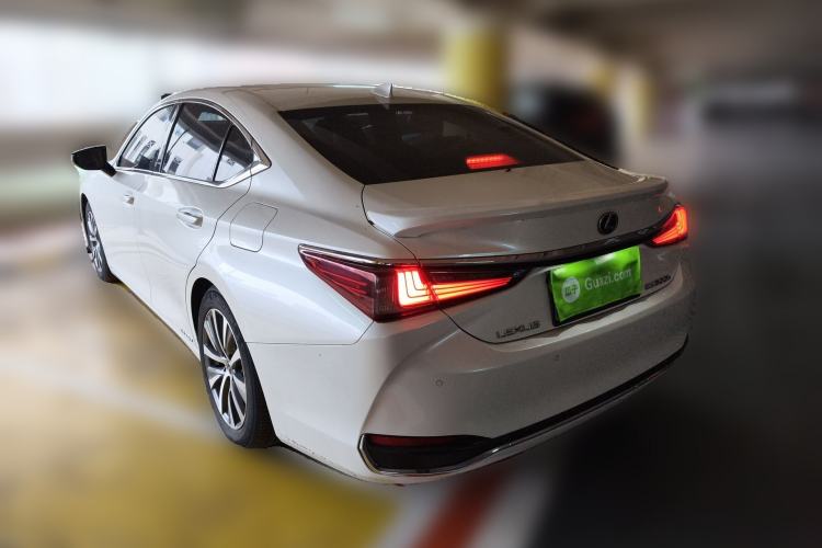 Used Lexus ES 2021 300h Excellence Edition Rear Left 45 Deg