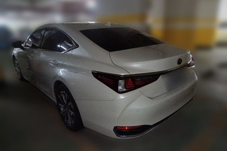 Used Lexus ES 2021 260 Excellence Edition Rear Left 45 Deg
