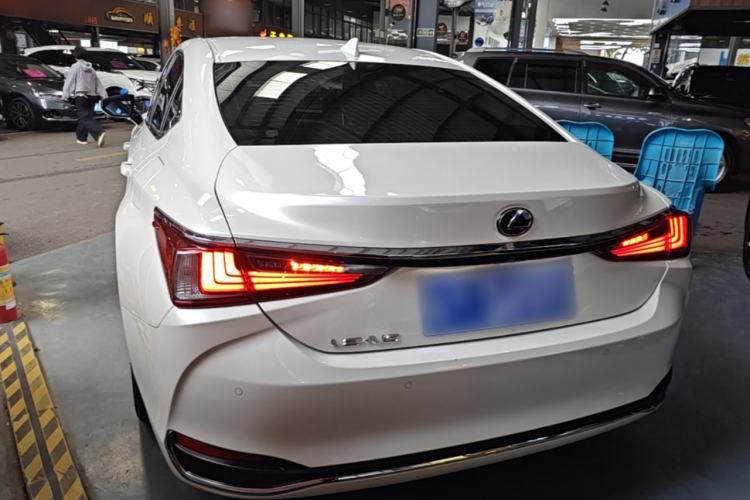 Used Lexus ES 2021 200 Excellence Edition Rear Left 45 Deg