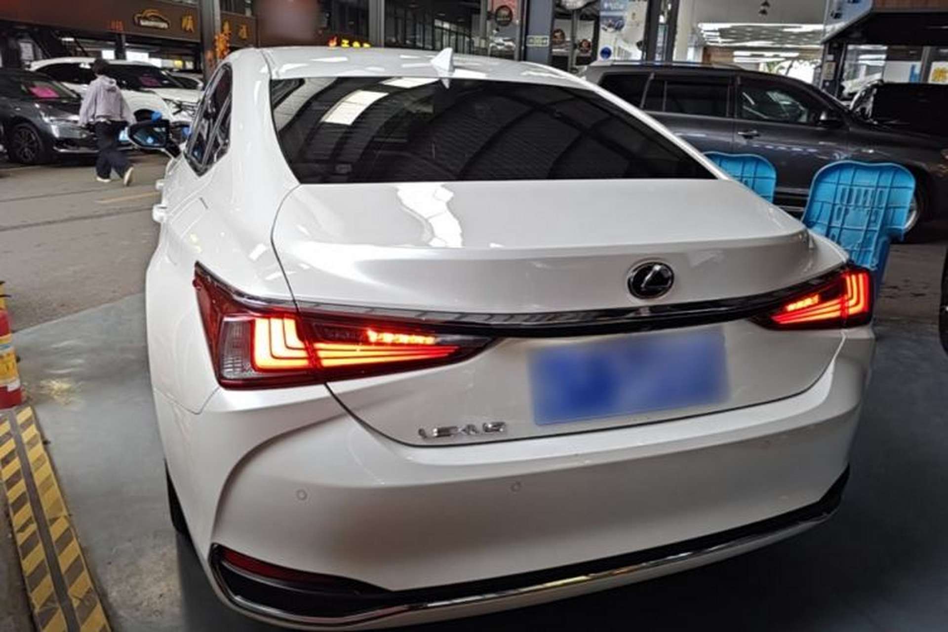Used Lexus ES 2021 200 Excellence Edition Rear Left 45 Deg