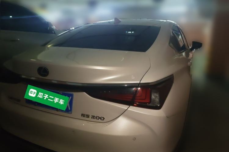 Used Lexus ES 2021 200 Excellence Edition Rear Right 45 Deg