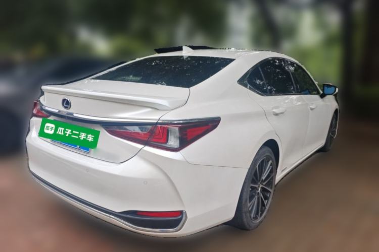 Used Lexus ES 2021 300h Deluxe Edition Rear Right 45 Deg