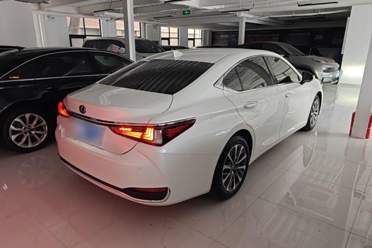Used Lexus ES 2021 200 Excellence Edition Rear Right 45 Deg