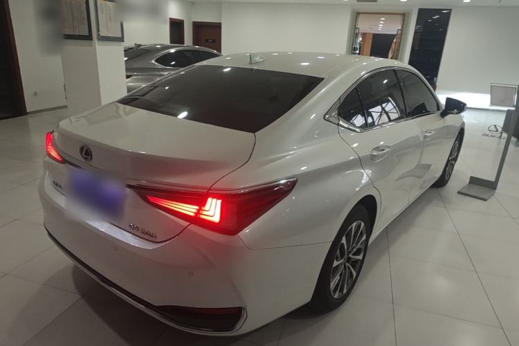 Used Lexus ES 2021 200 Excellence Edition Rear Right 45 Deg
