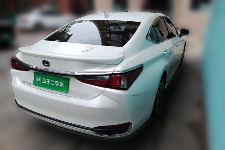 Used Lexus ES 2021 300h Excellence Edition Rear Right 45 Deg