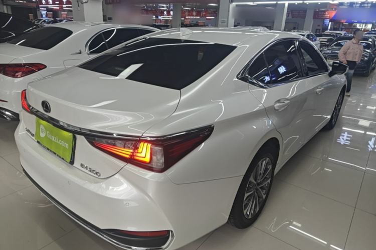 Used Lexus ES 2021 200 Excellence Edition Rear Right 45 Deg