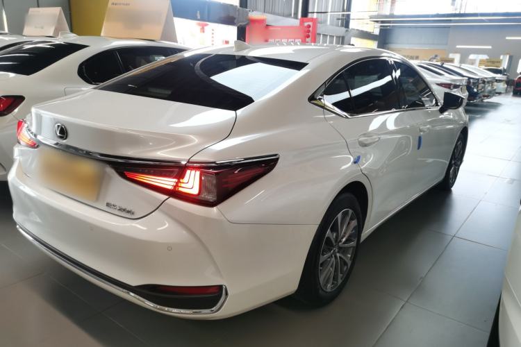 Used Lexus ES 2021 200 Excellence Edition Rear Right 45 Deg