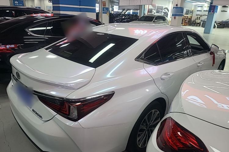 Used Lexus ES 2021 300h Excellence Edition Rear Right 45 Deg