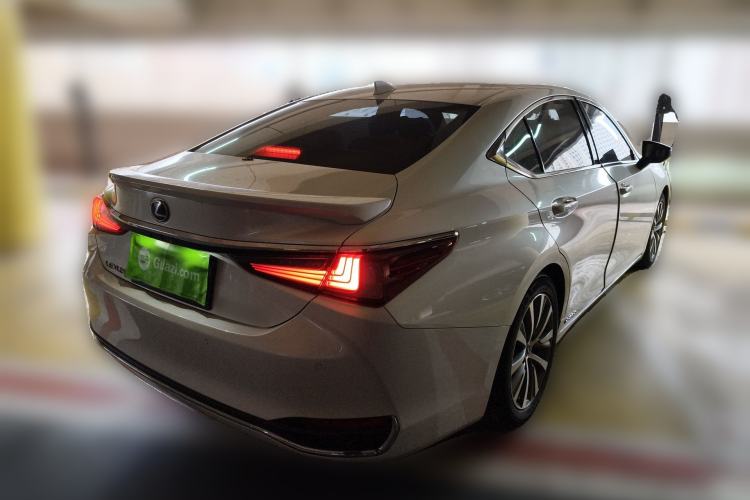 Used Lexus ES 2021 300h Excellence Edition Rear Right 45 Deg
