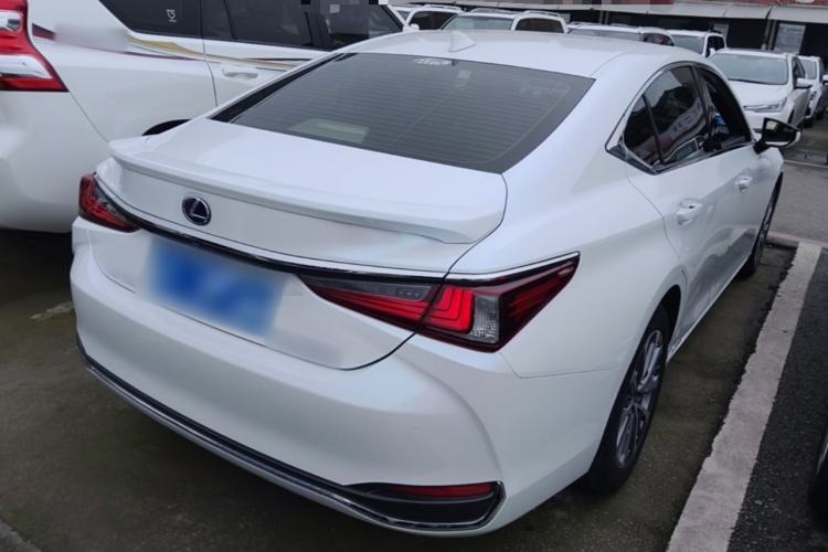 Used Lexus ES 2021 300h Excellence Edition Rear Right 45 Deg