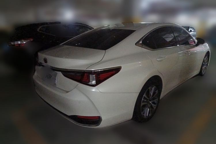 Used Lexus ES 2021 260 Excellence Edition Rear Right 45 Deg