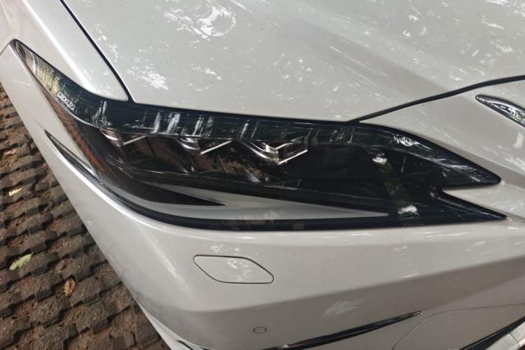 Used Lexus ES 2021 300h Deluxe Edition Right Front Headlight