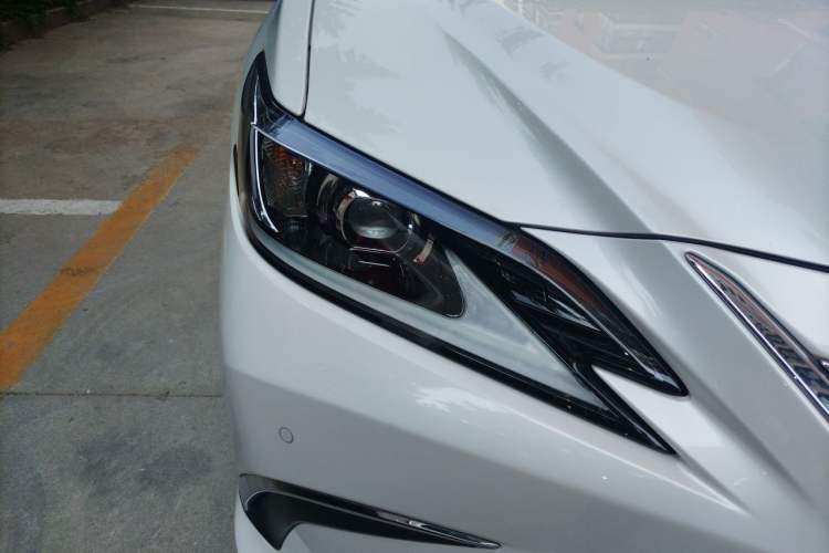 Used Lexus ES 2021 200 Excellence Edition Right Front Headlight