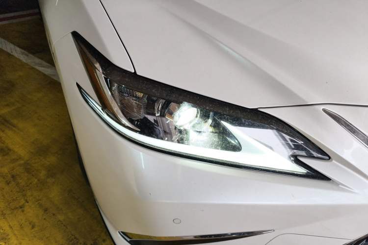 Used Lexus ES 2021 300h Excellence Edition Right Front Headlight