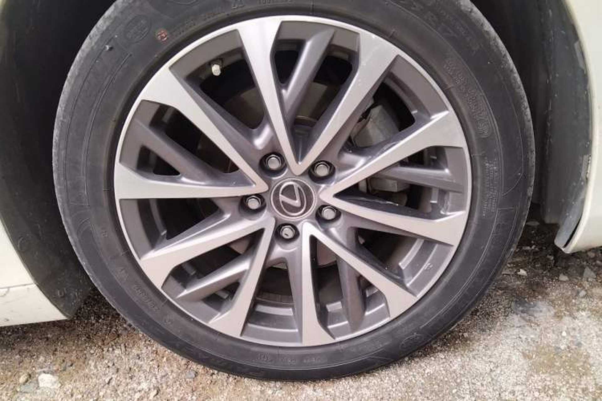 Used Lexus ES 2021 300h Excellence Edition Right Front Wheel Hub