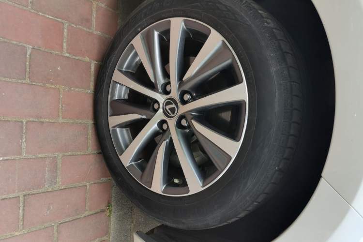 Used Lexus ES 2021 200 Excellence Edition Right Front Wheel Hub