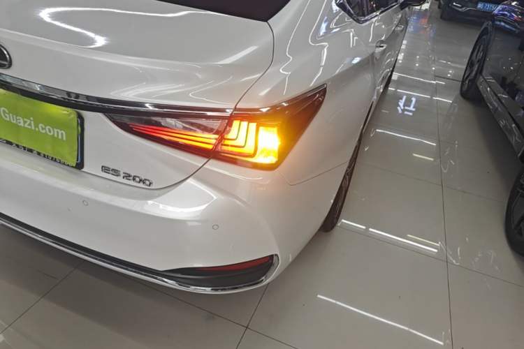 Used Lexus ES 2021 200 Excellence Edition Right Rear Taillight
