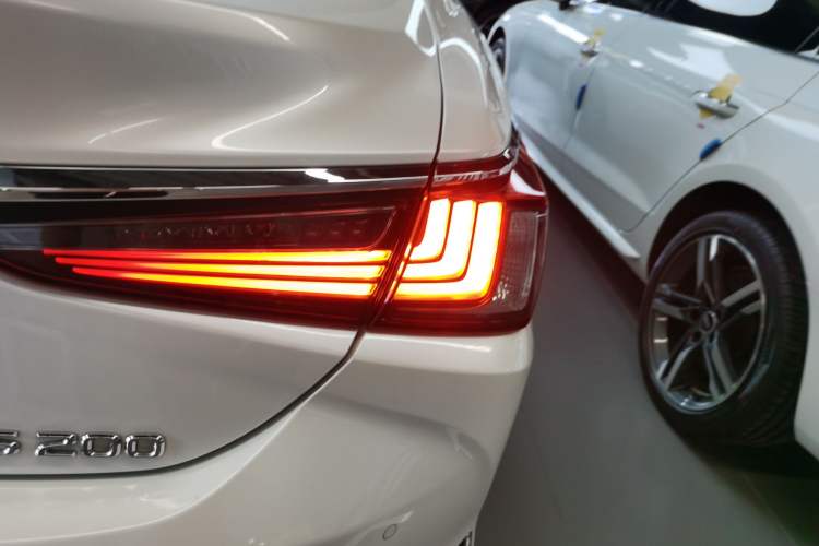 Used Lexus ES 2021 200 Excellence Edition Right Rear Taillight