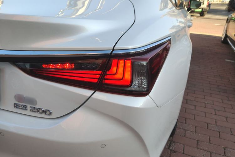 Used Lexus ES 2021 200 Excellence Edition Right Rear Taillight