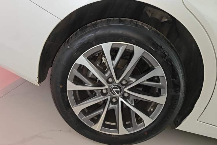 Used Lexus ES 2021 200 Excellence Edition Right Rear Wheel Hub