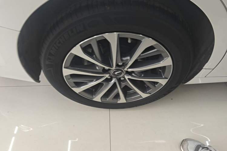 Used Lexus ES 2021 200 Excellence Edition Right Rear Wheel Hub