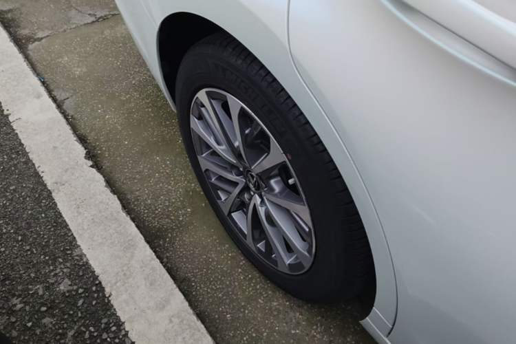 Used Lexus ES 2021 300h Excellence Edition Right Rear Wheel Hub