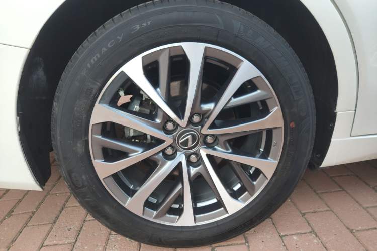 Used Lexus ES 2021 200 Excellence Edition Right Rear Wheel Hub