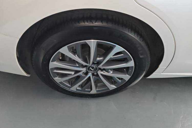 Used Lexus ES 2021 200 Excellence Edition Right Rear Wheel Hub
