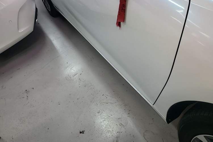 Used Lexus ES 2021 300h Excellence Edition Right Side Sill