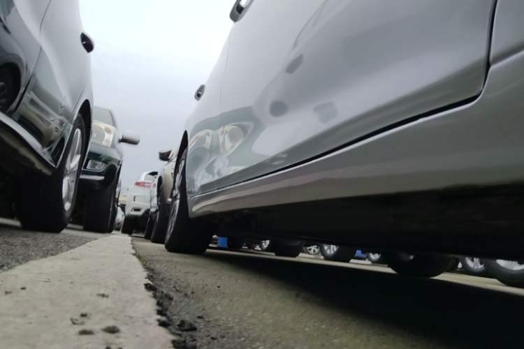 Used Lexus ES 2021 300h Excellence Edition Right Side Sill