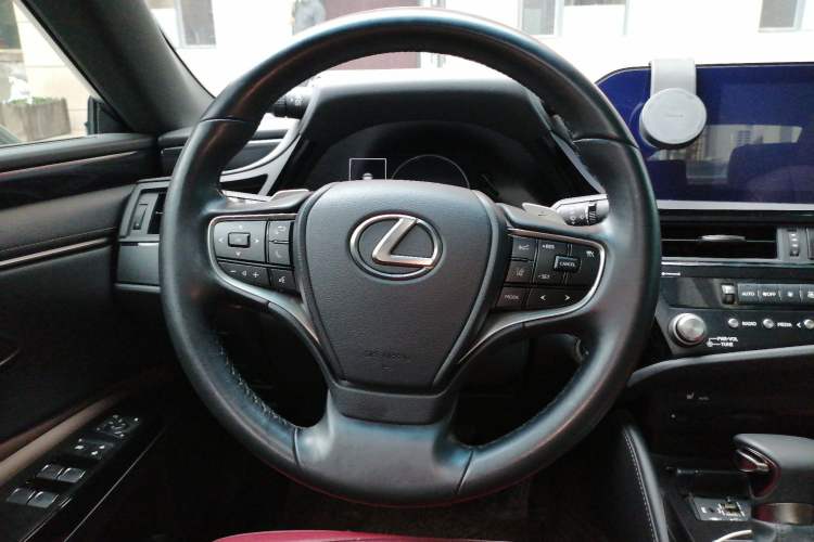 Used Lexus ES 2021 300h Excellence Edition Steering Wheel