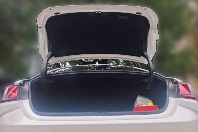 Used Lexus ES 2021 300h Deluxe Edition Trunk