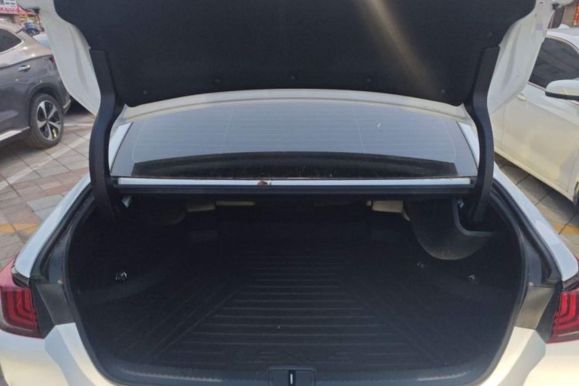 Used Lexus ES 2021 260 F SPORT Trunk