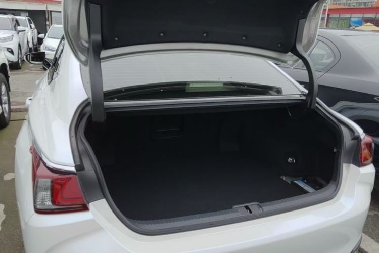 Used Lexus ES 2021 300h Excellence Edition Trunk