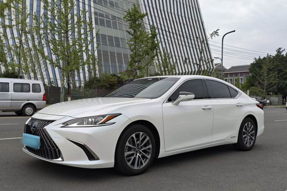 Lexus ES 2021