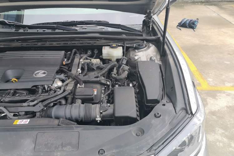 Used Lexus ES 2021 300h Excellence Edition Engine Bay Left