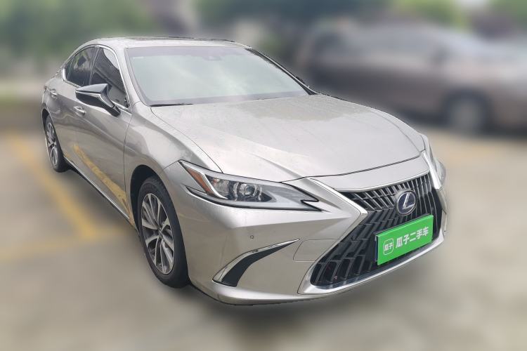 Used Lexus ES 2021 300h Excellence Edition Front Right 45 Deg