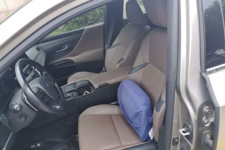 Used Lexus ES 2021 300h Excellence Edition Left Front Seat