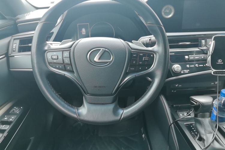 Used Lexus ES 2021 300h Excellence Edition Steering Wheel