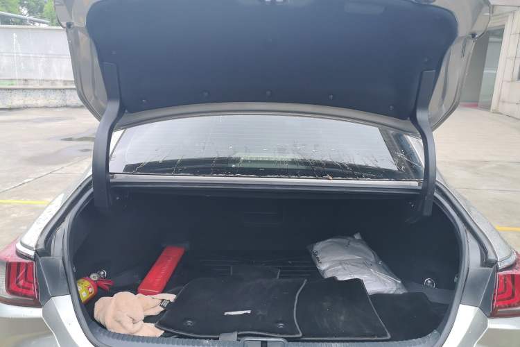 Used Lexus ES 2021 300h Excellence Edition Trunk